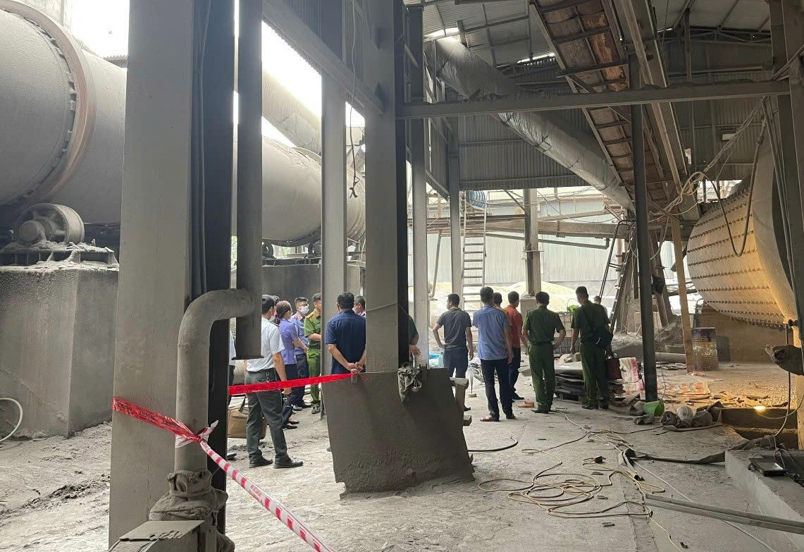 Hiện trường vụ tai nạn tại Nhà máy xi măng Yên Bình năm 2024 khiến 7 người tử vong. Ảnh: Văn Đức.