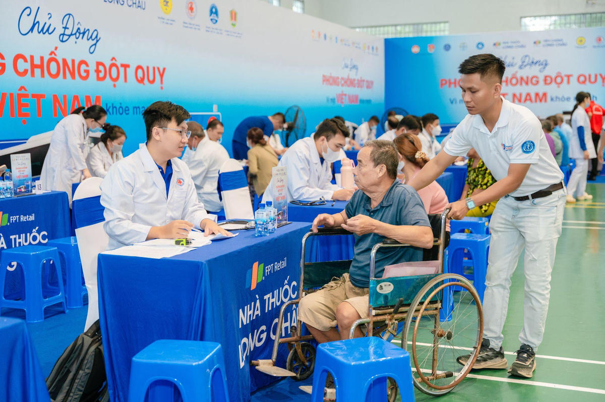 Các hoạt động hướng đến nâng cao nhận thức cộng đồng về phòng bệnh chủ động, từng bước cải thiện sức khỏe của người dân địa phương. Ảnh: H.Khánh.