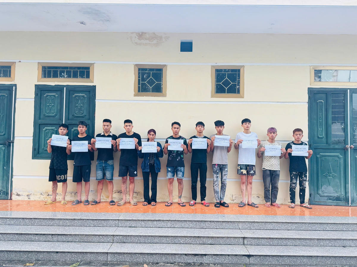 Các đối tượng tại Cơ quan điều tra. Ảnh: Công an tỉnh Lào Cai.