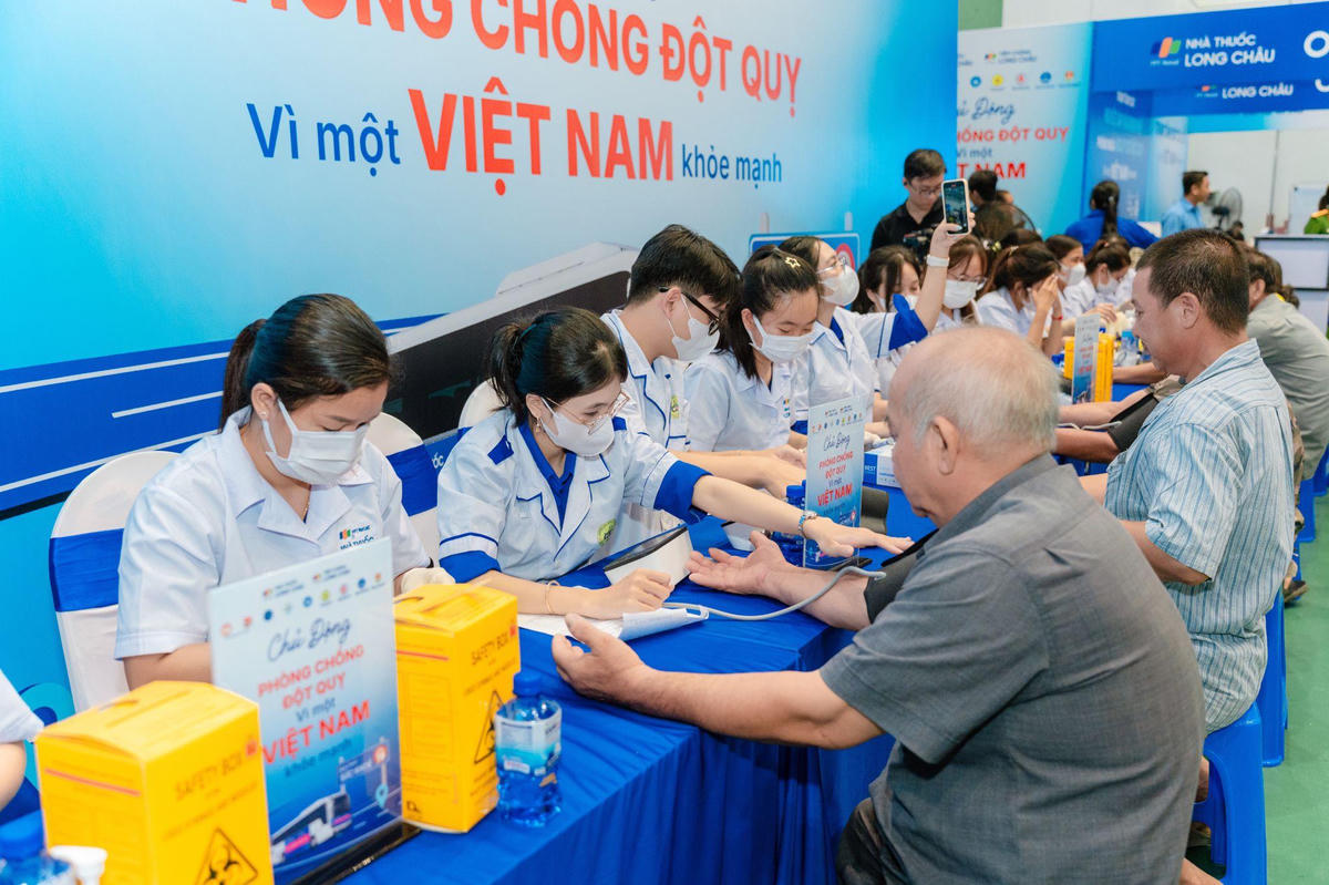 Long Châu nối dài Hành trình sức khỏe 2026: Tầm soát sớm, nâng cao nhận thức dự phòng đột quỵ cho người dân Vĩnh Long