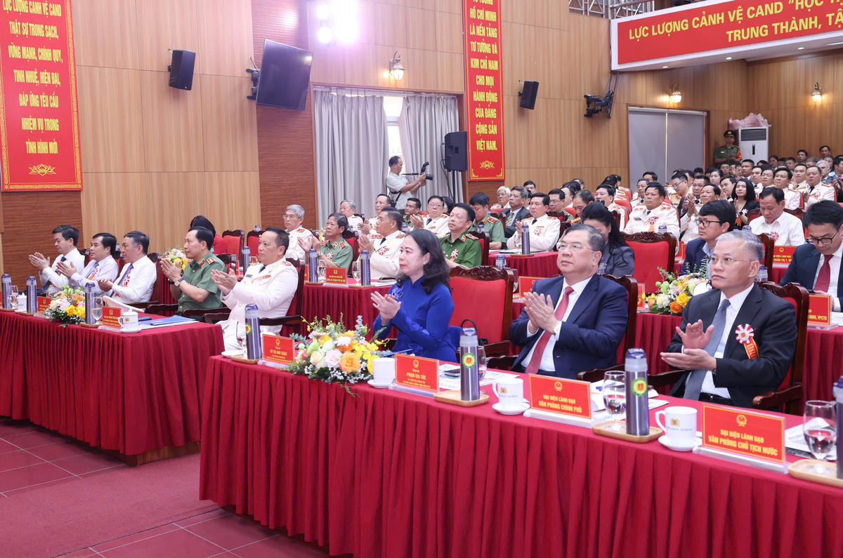 Phó Chủ tịch nước Võ Thị Ánh Xuân, Phó Thủ tướng thường trực Phạm Gia Túc và các đại biểu tham dự buổi lễ. Ảnh: Quang Vinh