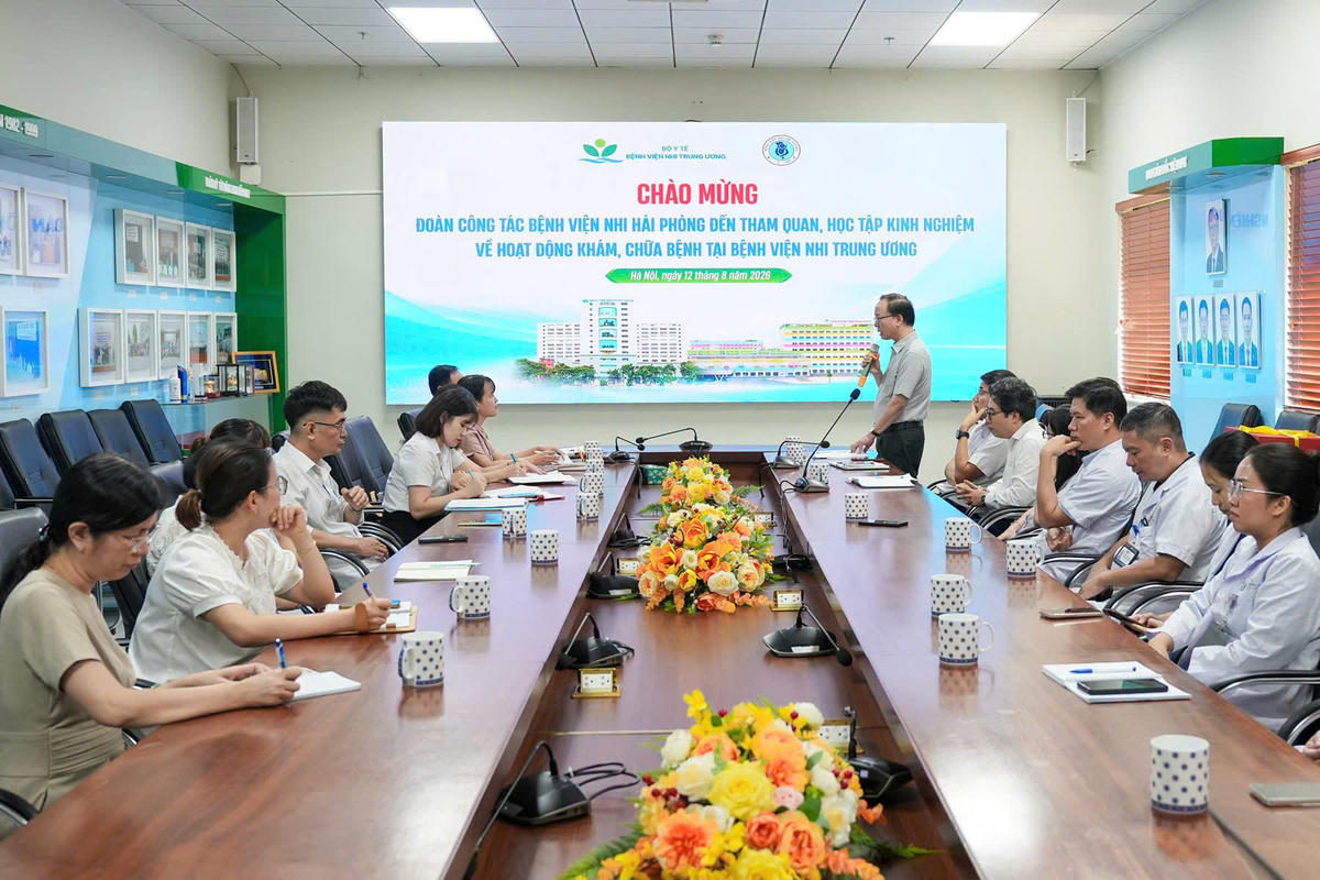 GS.TS. Trần Minh Điển đánh giá cao những kết quả BV Nhi Hải Phòng đã đạt được, đồng thời khẳng định BV Nhi Trung ương sẽ tiếp tục đồng hành, hỗ trợ phát triển chuyên môn trong thời gian tới.