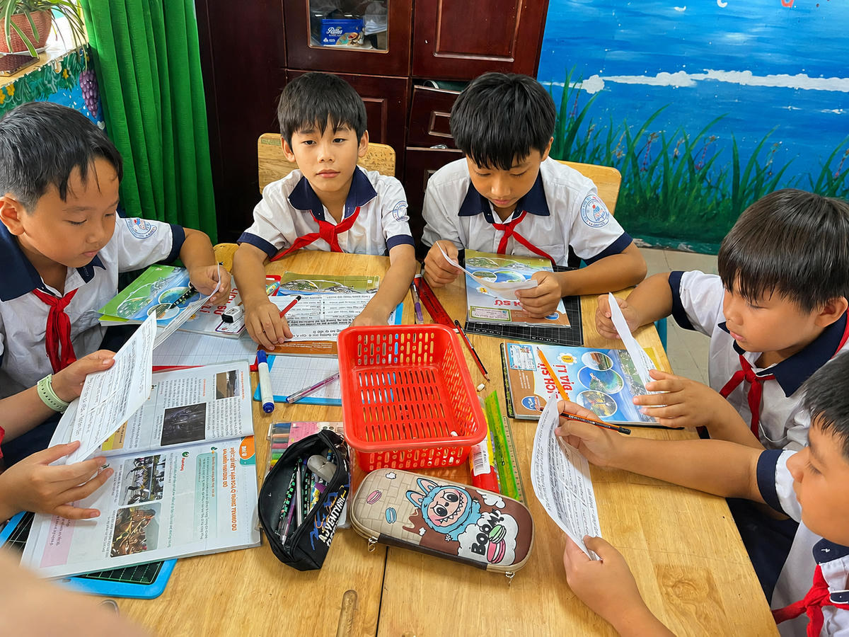 Miễn phí sách giáo khoa: Đầu tư cho phát triển giáo dục bền vững - Bài 2: Để không học sinh nào thiếu sách