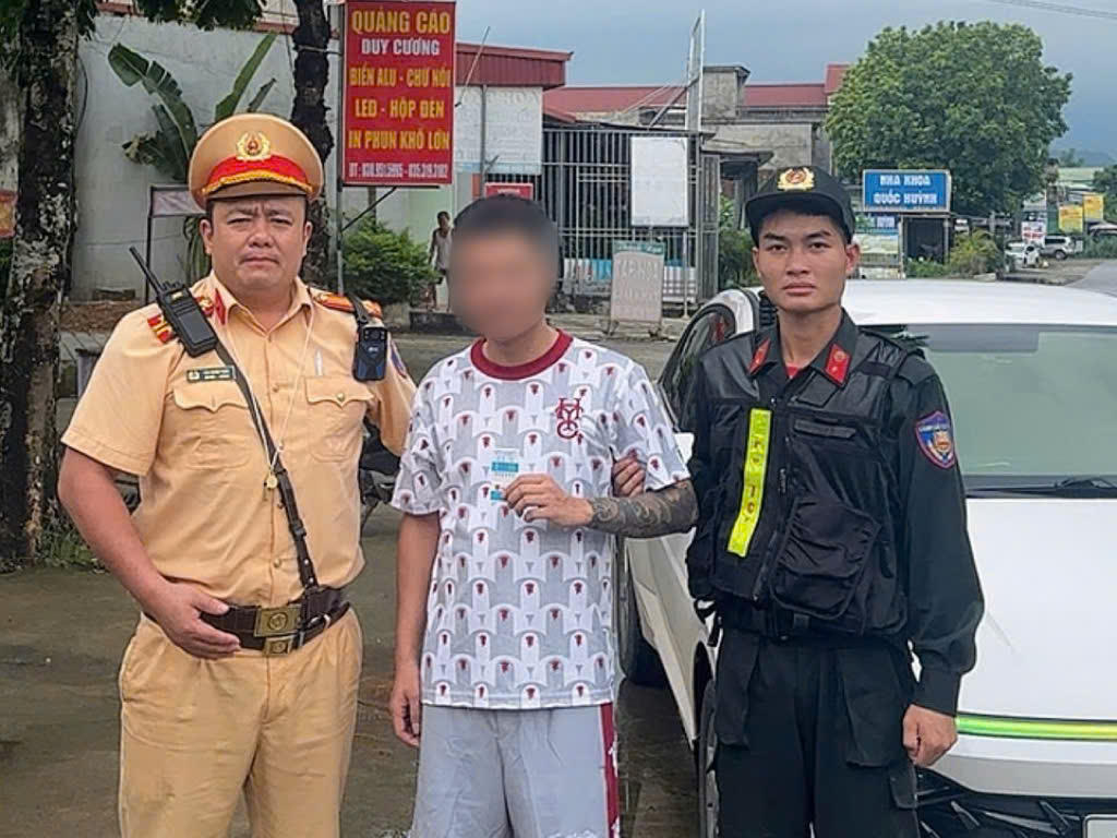 Người điều khiển phương tiện bị lực lượng Cảnh sát giao thông kiểm tra, phát hiện dương tính với chất ma túy. Ảnh: Công an tỉnh Phú Thọ.