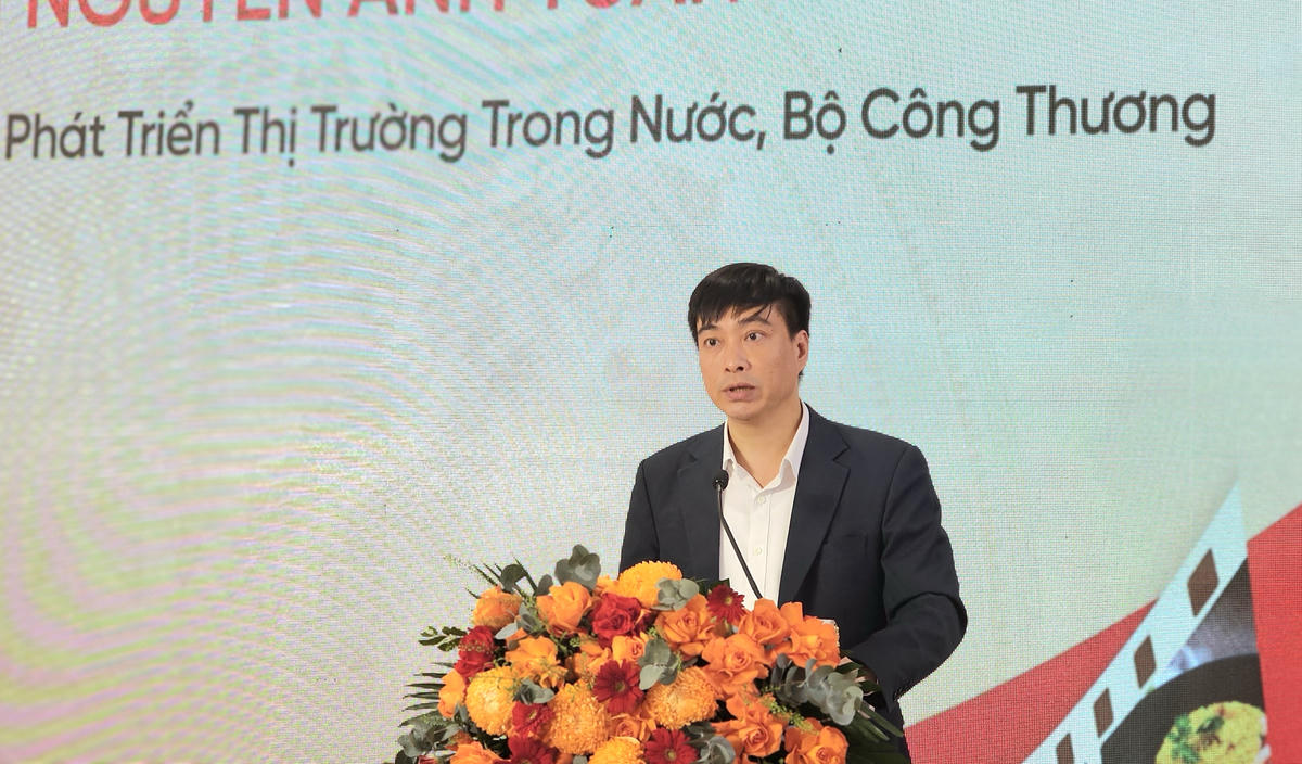 Ông Bùi Nguyễn Anh Tuấn - Phó Cục trưởng Cục Quản lý và Phát triển thị trường trong nước (Bộ Công Thương) phát biểu tại lễ khai mạc. Ảnh: Đạt Lê