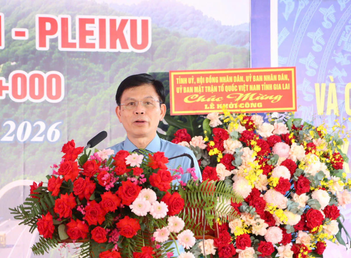 Thứ trưởng Bộ Xây dựng Lê Anh Tuấn phát biểu tại lễ khởi công. Ảnh: ĐS.