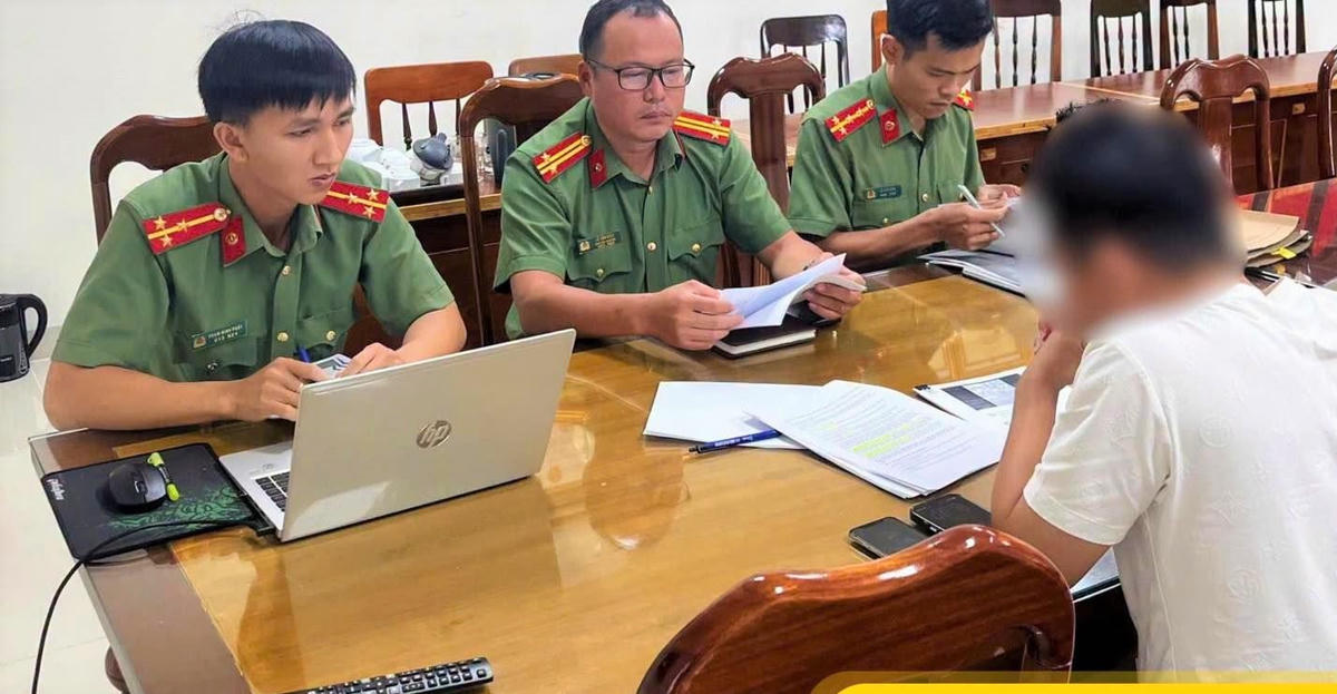 Công an tỉnh Quảng Ngãi làm việc với đơn vị tổ chức cuộc thi Hoa hậu Du lịch. Ảnh: CA Quảng Ngãi.