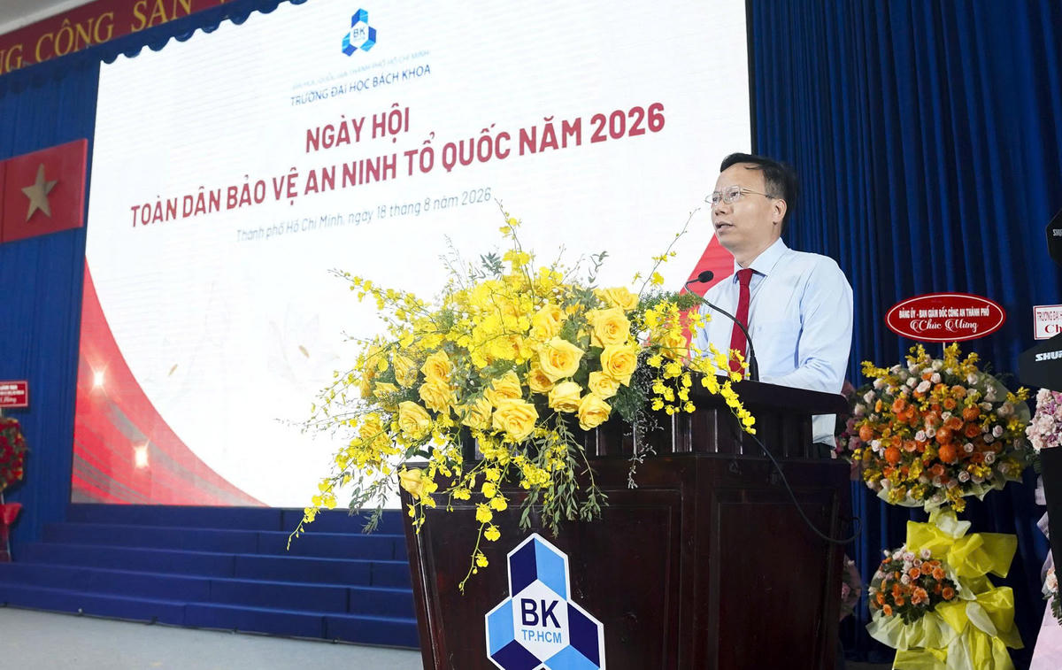 GS.TS. Mai Thanh Phong - Bí thư Đảng ủy, Hiệu trưởng Nhà trường chia sẻ về các kết quả và định hướng triển khai phong trào Toàn dân bảo vệ An ninh Tổ quốc tại trường.