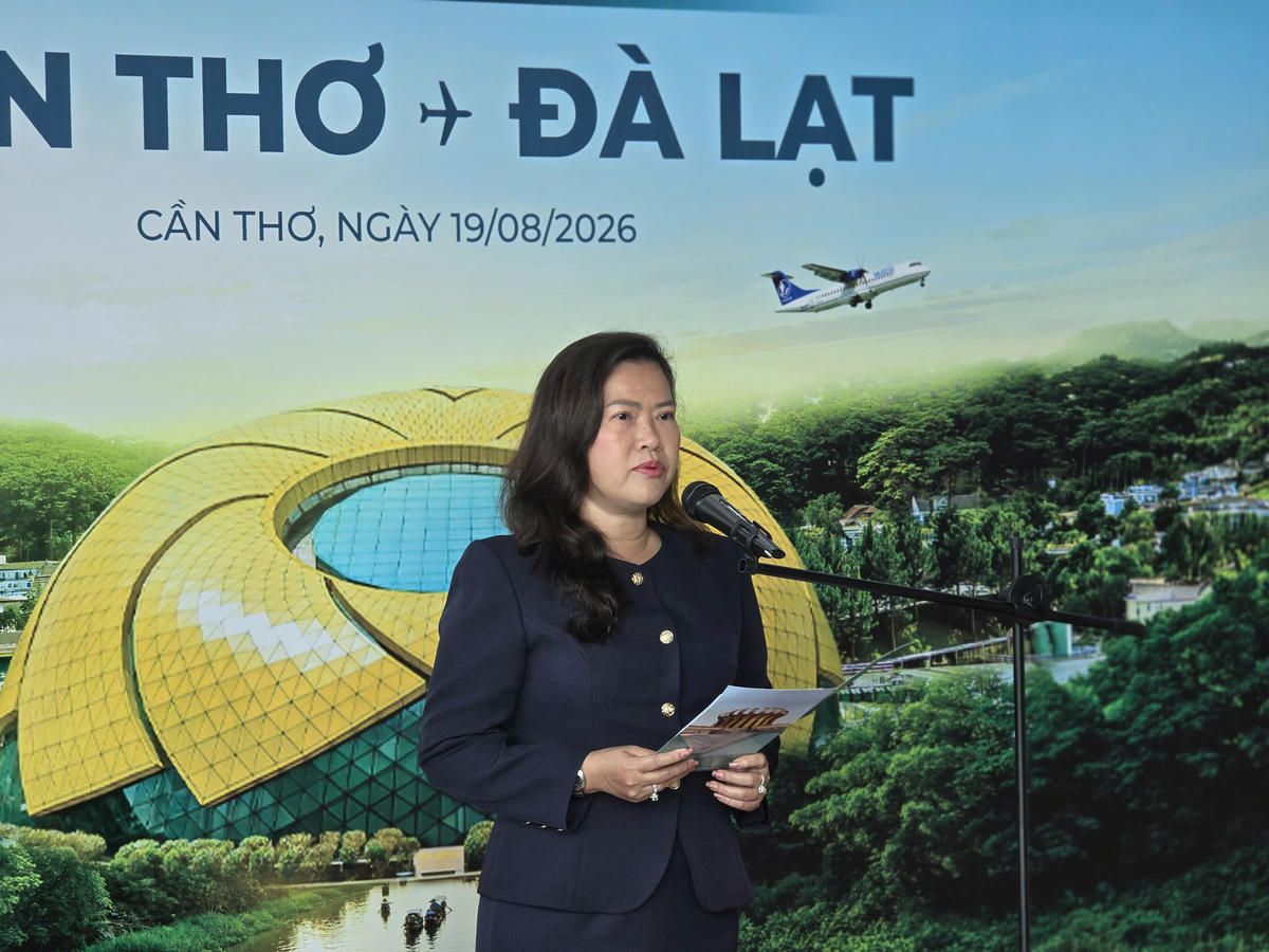 Bà Nguyễn Thị Ngọc Điệp - Phó Chủ tịch UBND TP Cần Thơ phát biểu tại lễ khai trương đường bay. Ảnh CK