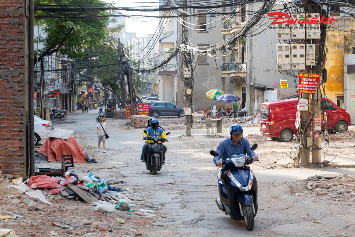 Ngõ 381 Nguyễn Khang sau 1 tháng giải phóng mặt bằng: Hàng loạt nhà đã tháo dỡ