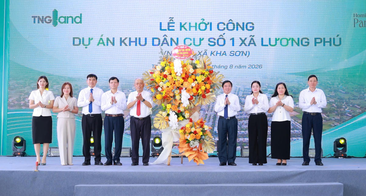 Lãnh đạo HĐND, UBND, Thường vụ Tỉnh ủy Thái Nguyên dự Lễ khởi công khu dân cư số 1 Lương Phú. Ảnh: TNGOP.