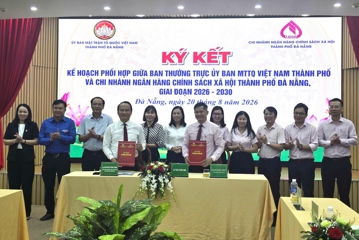 Ủy ban Mặt trận Tổ quốc Việt Nam TP Đà Nẵng và Ngân hàng Chính sách xã hội TP Đà Nẵng ký kết kế hoạch phối hợp giai đoạn 2026 - 2030. Ảnh: Nguyễn Tú.