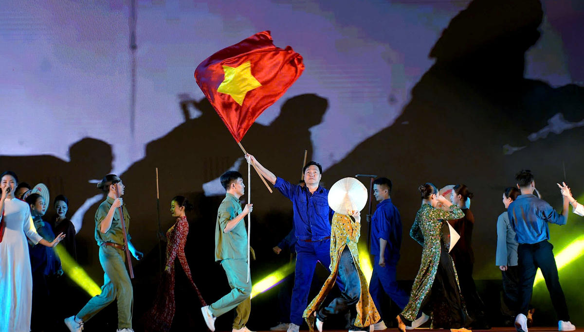 Những giai điệu về mùa thu lịch sử khơi dậy niềm tự hào về chặng đường đấu tranh giành độc lập của dân tộc.