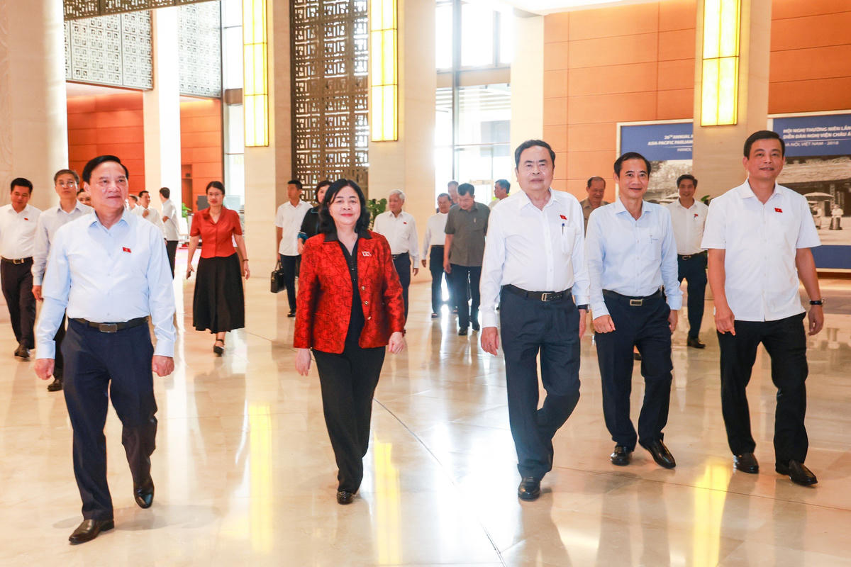 Chủ tịch Quốc hội Trần Thanh Mẫn, Chủ tịch UBTƯ MTTQ Việt Nam Bùi Thị Minh Hoài cùng các đại biểu tham dự buổi gặp mặt. Ảnh: Quang Vinh