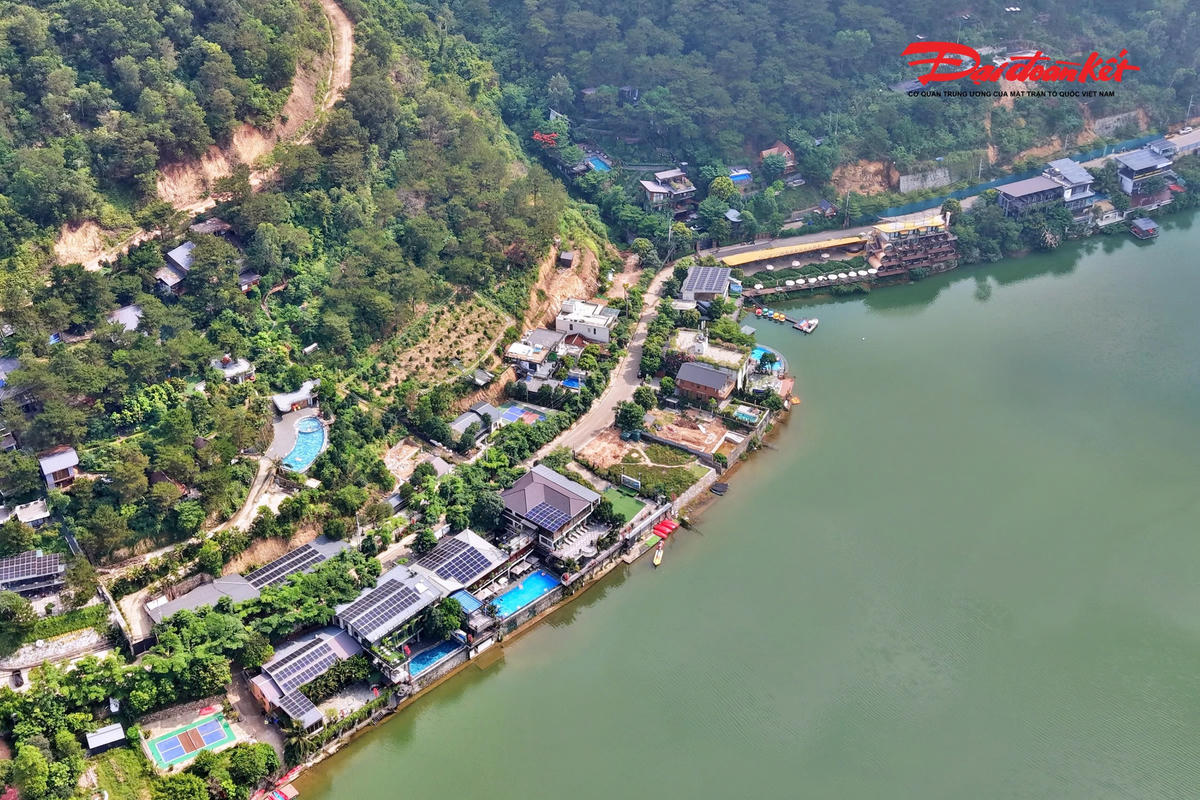 Nhiều công trình, hạng mục xây dựng và hoạt động san gạt, cải tạo mặt bằng được phát hiện tại khu vực thuộc ranh giới quy hoạch rừng phòng hộ ở xã Kim Anh.