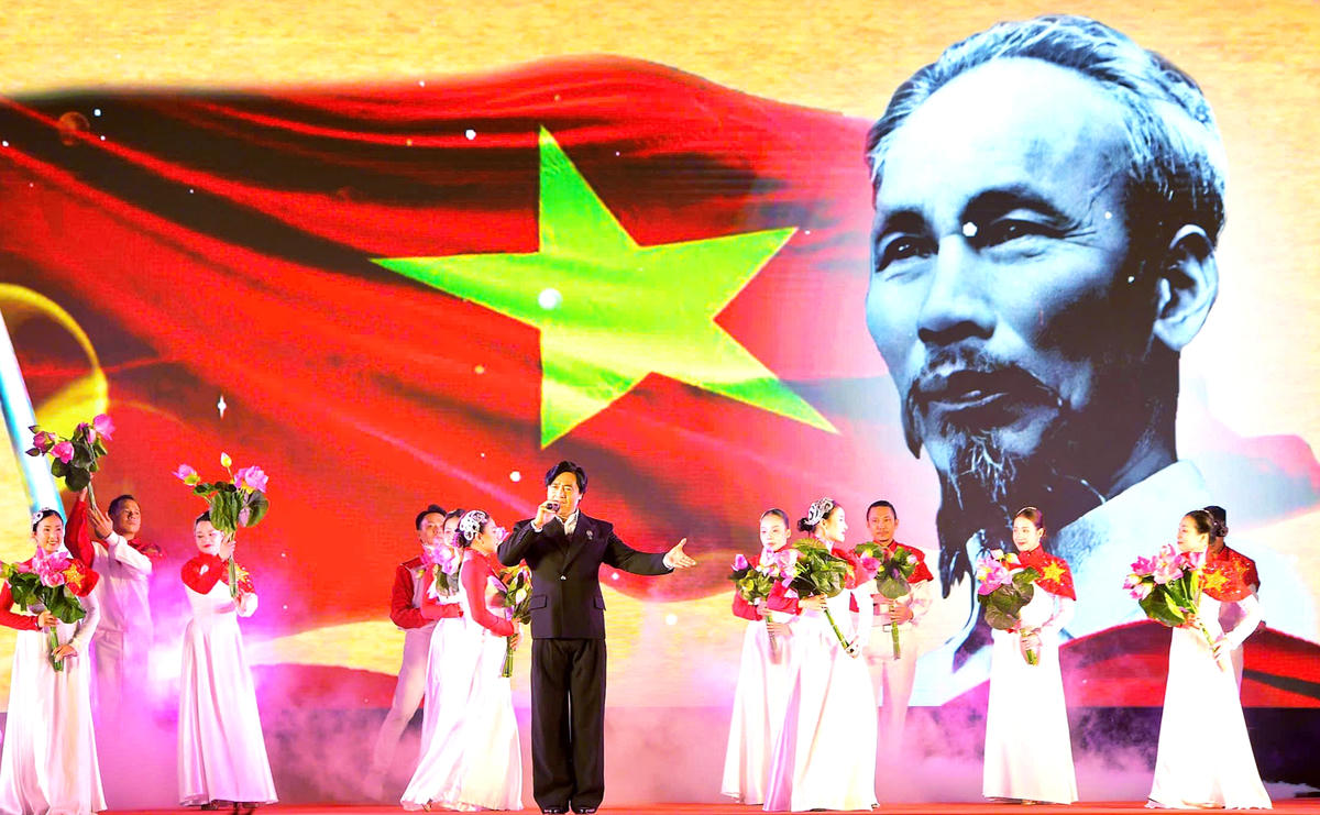 Những tiết mục nghệ thuật đã tập trung tuyên truyền truyền thống cách mạng, lòng yêu nước, niềm tự hào dân tộc; ca ngợi Đảng, Chủ tịch Hồ Chí Minh, quê hương, đất nước và Thủ đô Hà Nội.