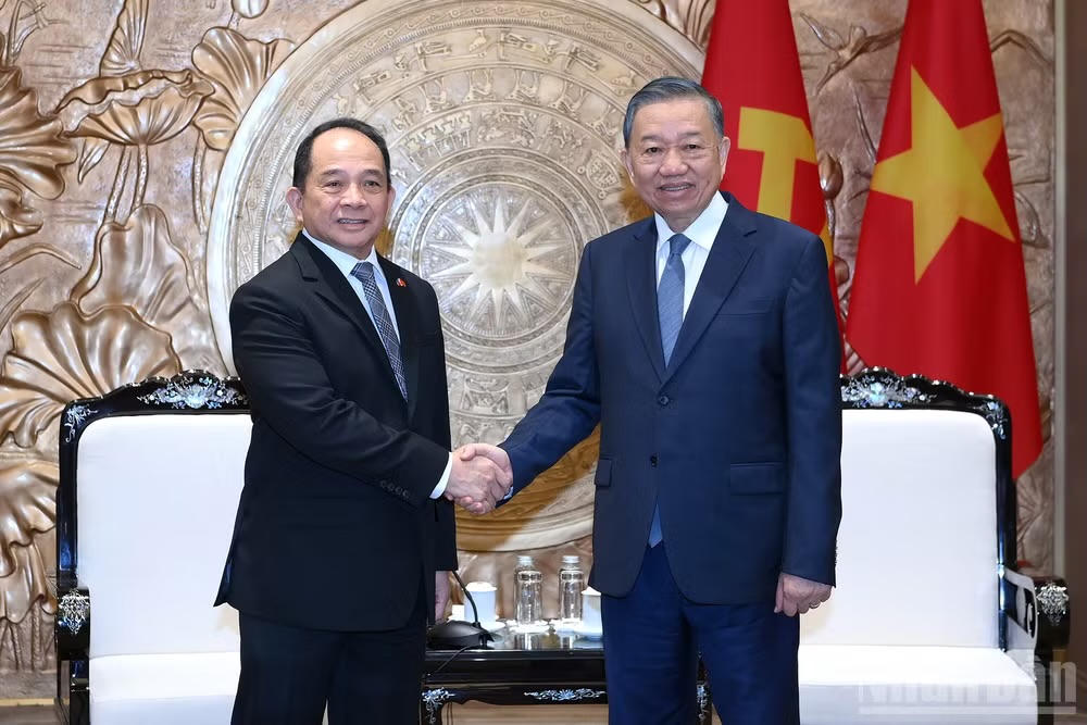 Tổng Bí thư, Chủ tịch nước Tô Lâm tiếp Cố vấn Hội đồng An ninh quốc gia Philippines Eduardo San Lorenzo Oban Jr. Ảnh: Báo Nhân dân