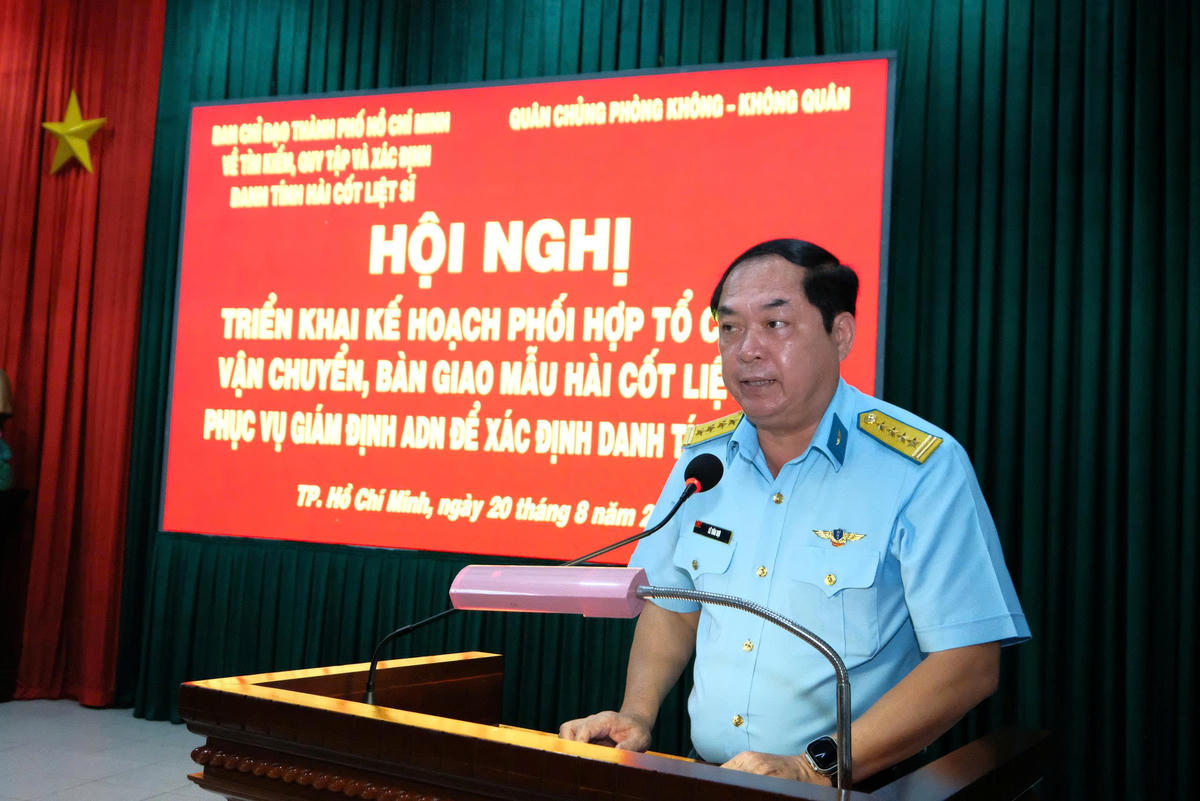Đại tá Lê Văn Hợi, Chính ủy Sư đoàn 370 phát biểu tại hội nghị. Ảnh: TL