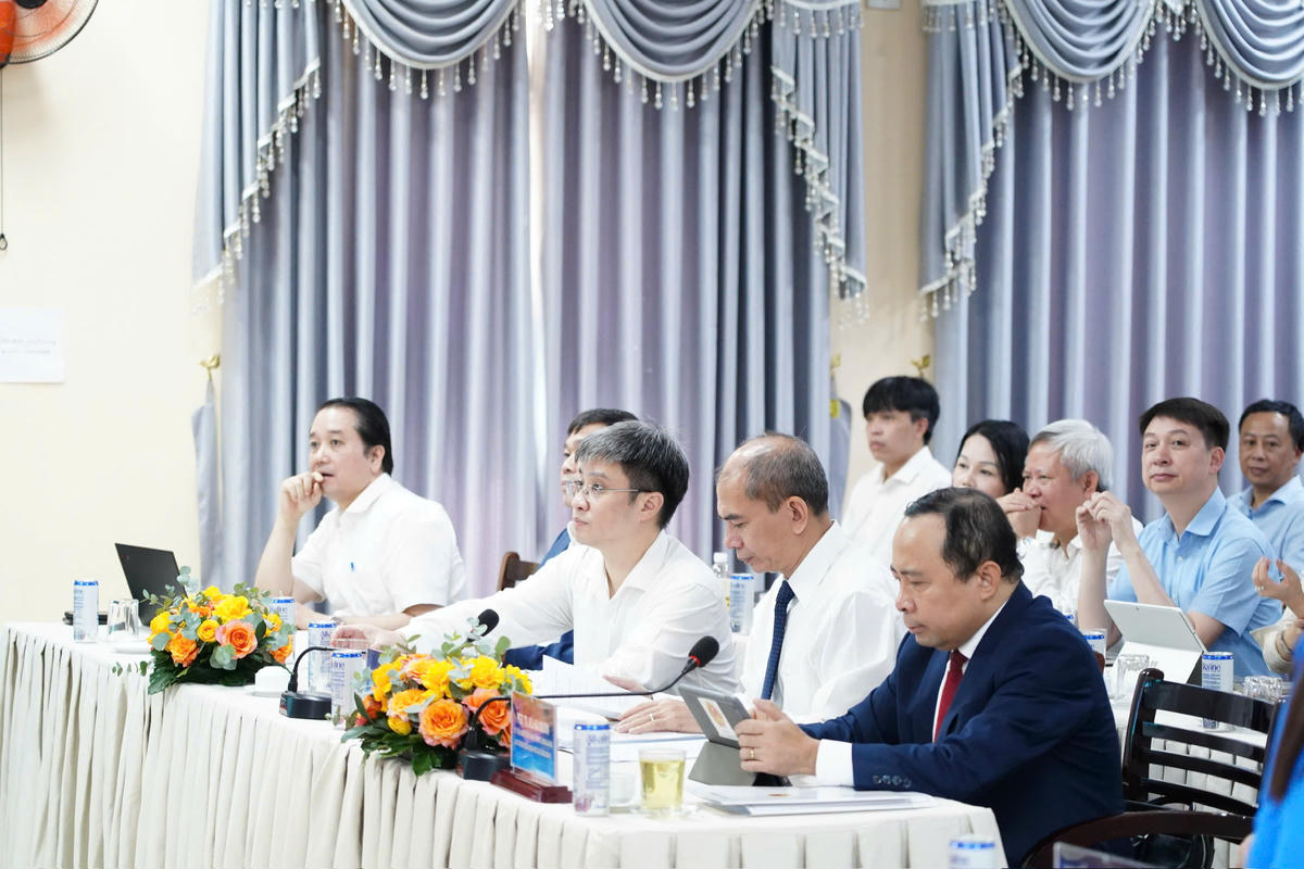 Các đại biểu tham dự hội thảo.