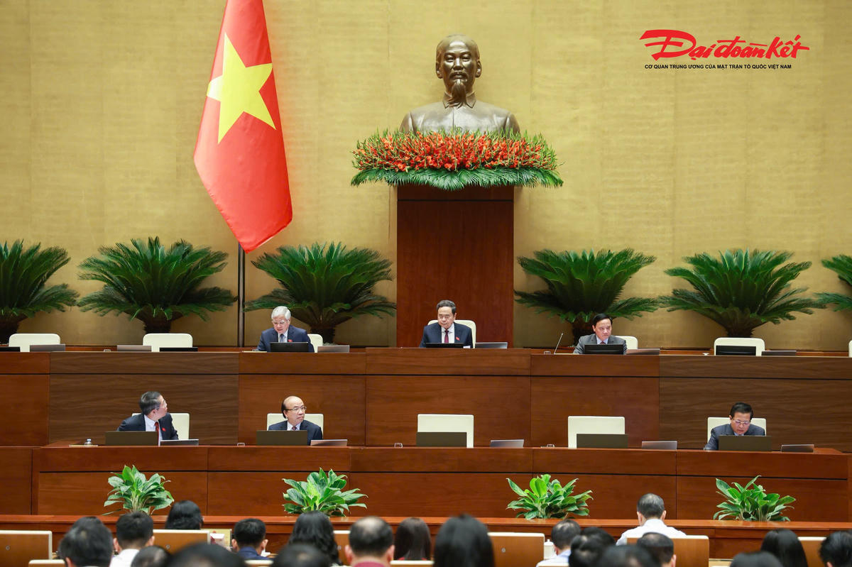 Đoàn chủ tọa tại phiên họp.