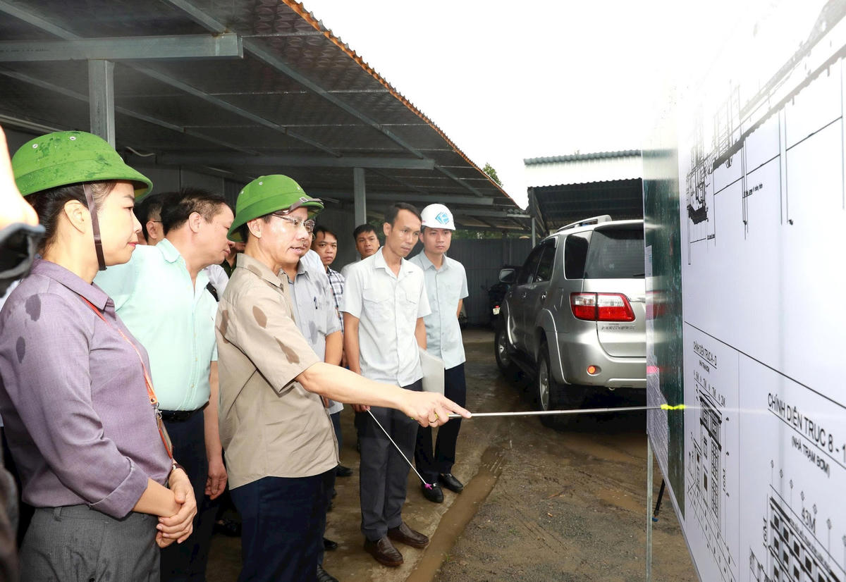 Ông Bùi Duy Cường - Phó Chủ tịch UBND TP kiểm tra tiến độ thực hiện dự án Xây dựng cụm công trình đầu mối Liên Mạc.