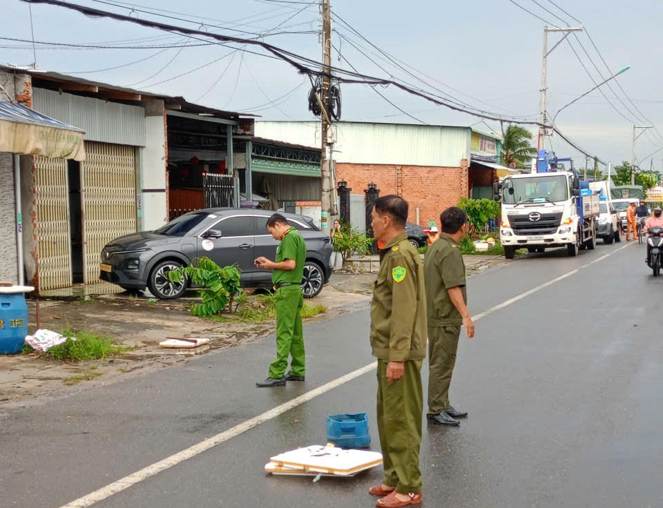 Hiện trường vụ mưa giông gây sập nhà khiến nạn nhân tử vong. Ảnh: N.T.