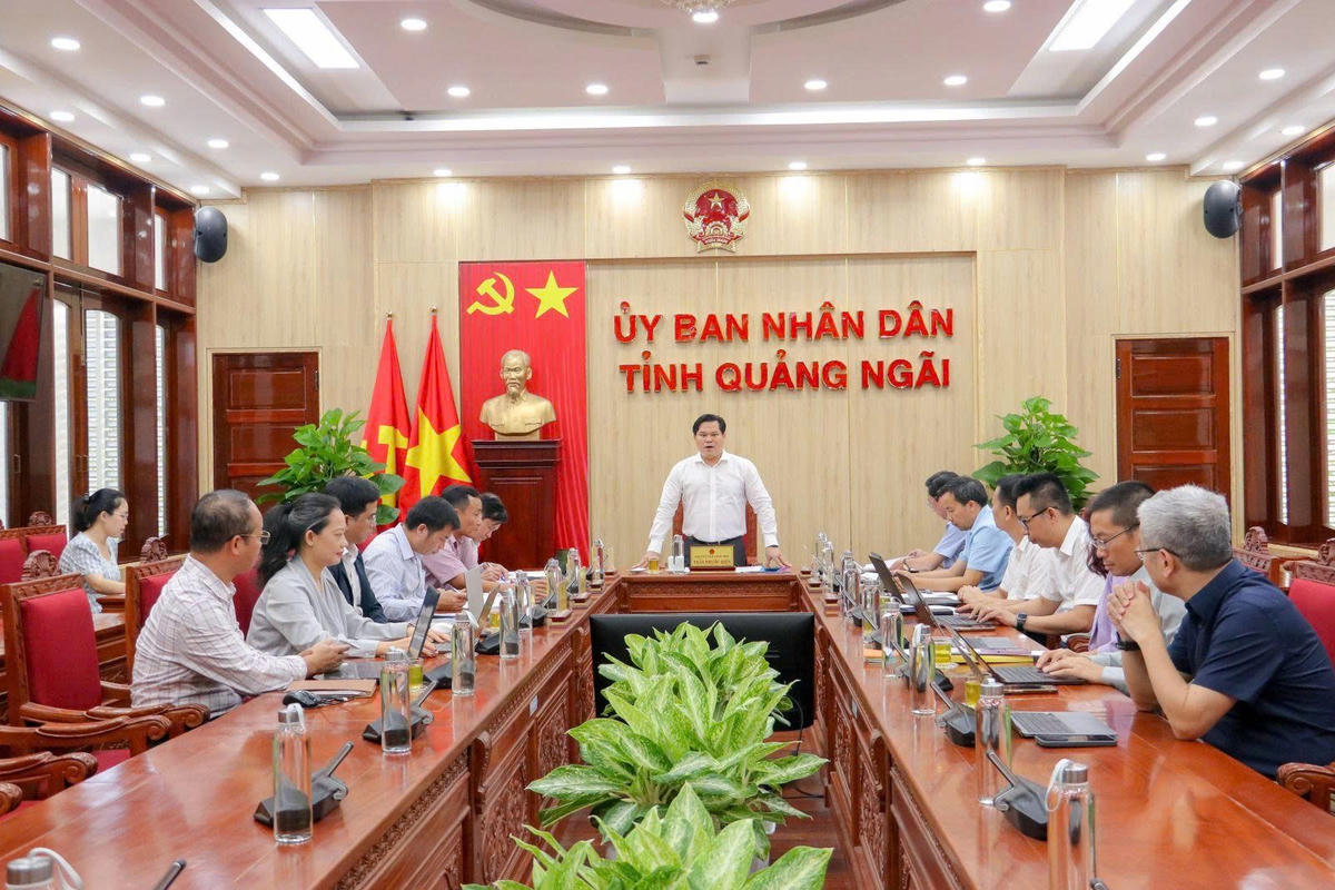 Phó Chủ tịch UBND tỉnh Quảng Ngãi Trần Phước Hiền chủ trì cuộc họp. Ảnh: BT.