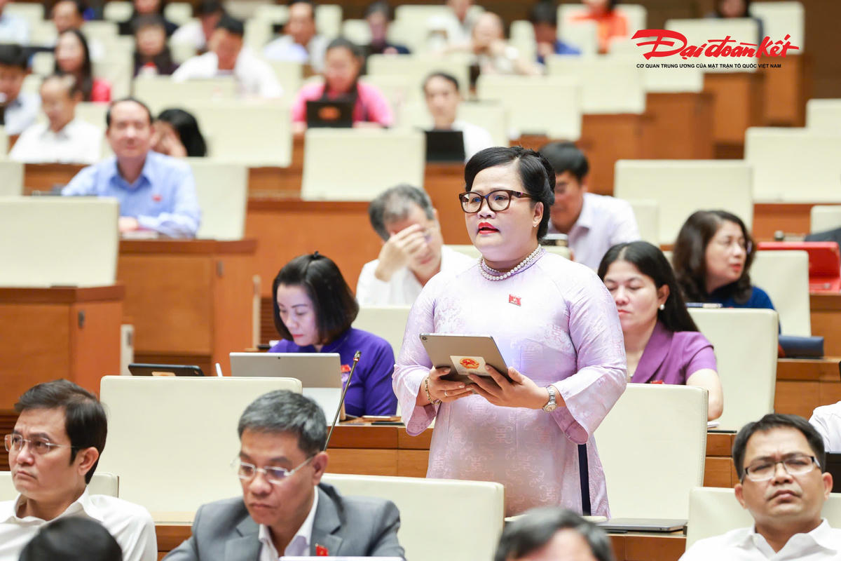 Đại biểu Nguyễn Thị Sửu, Đoàn Huế phát biểu.