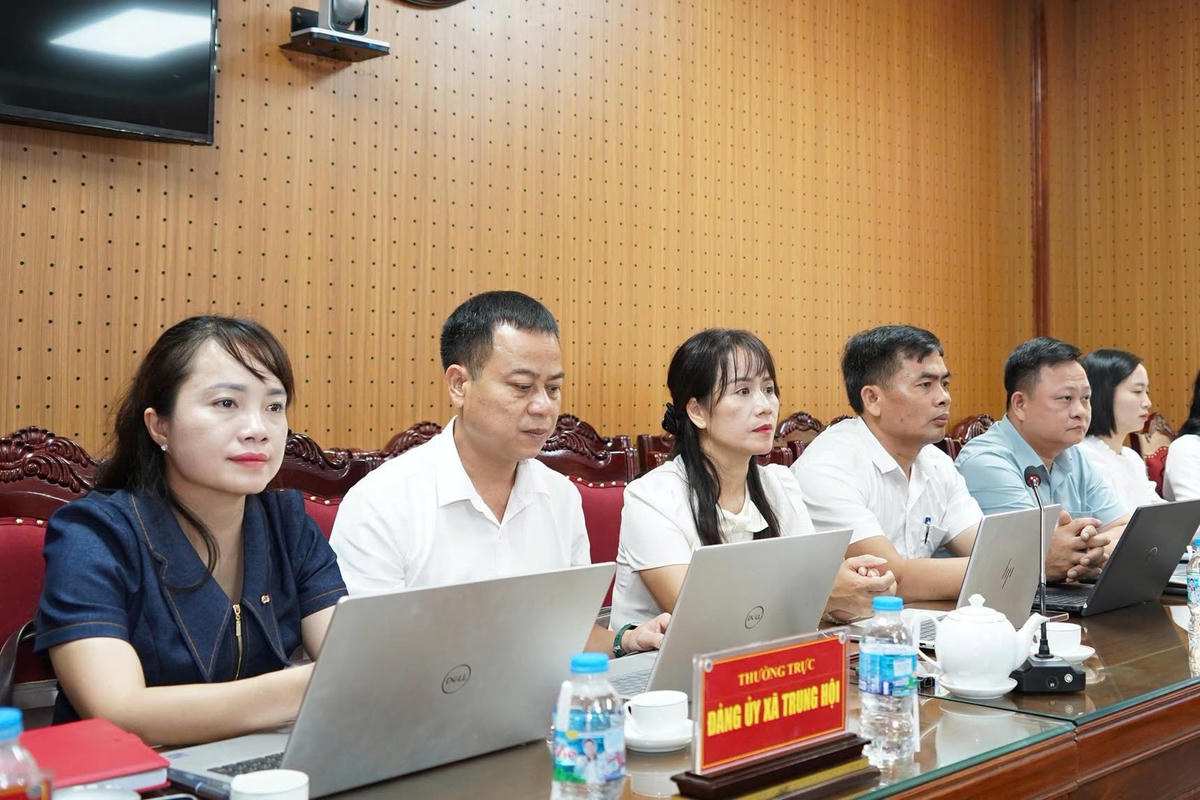 Đại biểu các xã tham dự hội nghị.