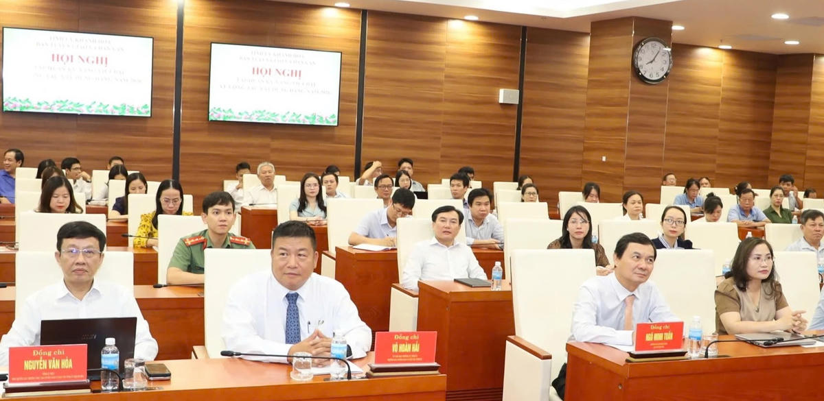 Các đại biểu tham dự hội nghị.