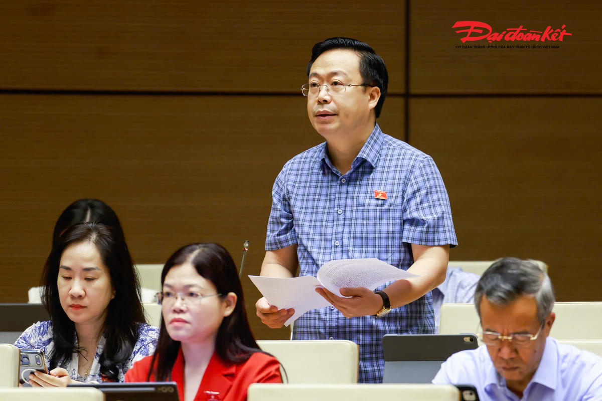 Đại biểu Nguyễn Đại Thắng, Đoàn Hưng Yên phát biểu. Ảnh: Quang Vinh