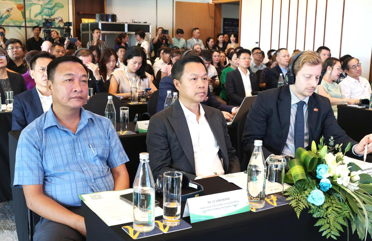 Các đại biểu tham dự chương trình. Ảnh: Nguyễn Tú.