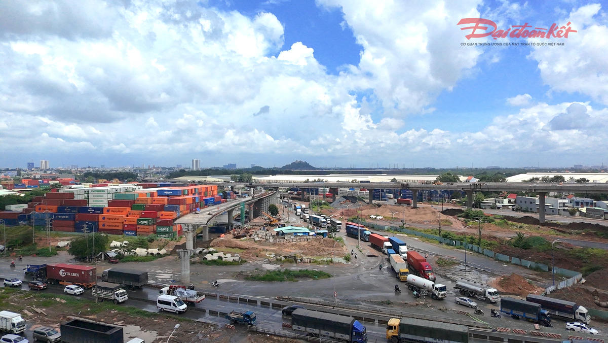 Mật độ phương tiện lưu thông ở khu vực luôn rất cao. Ảnh: Đ.Xá.
