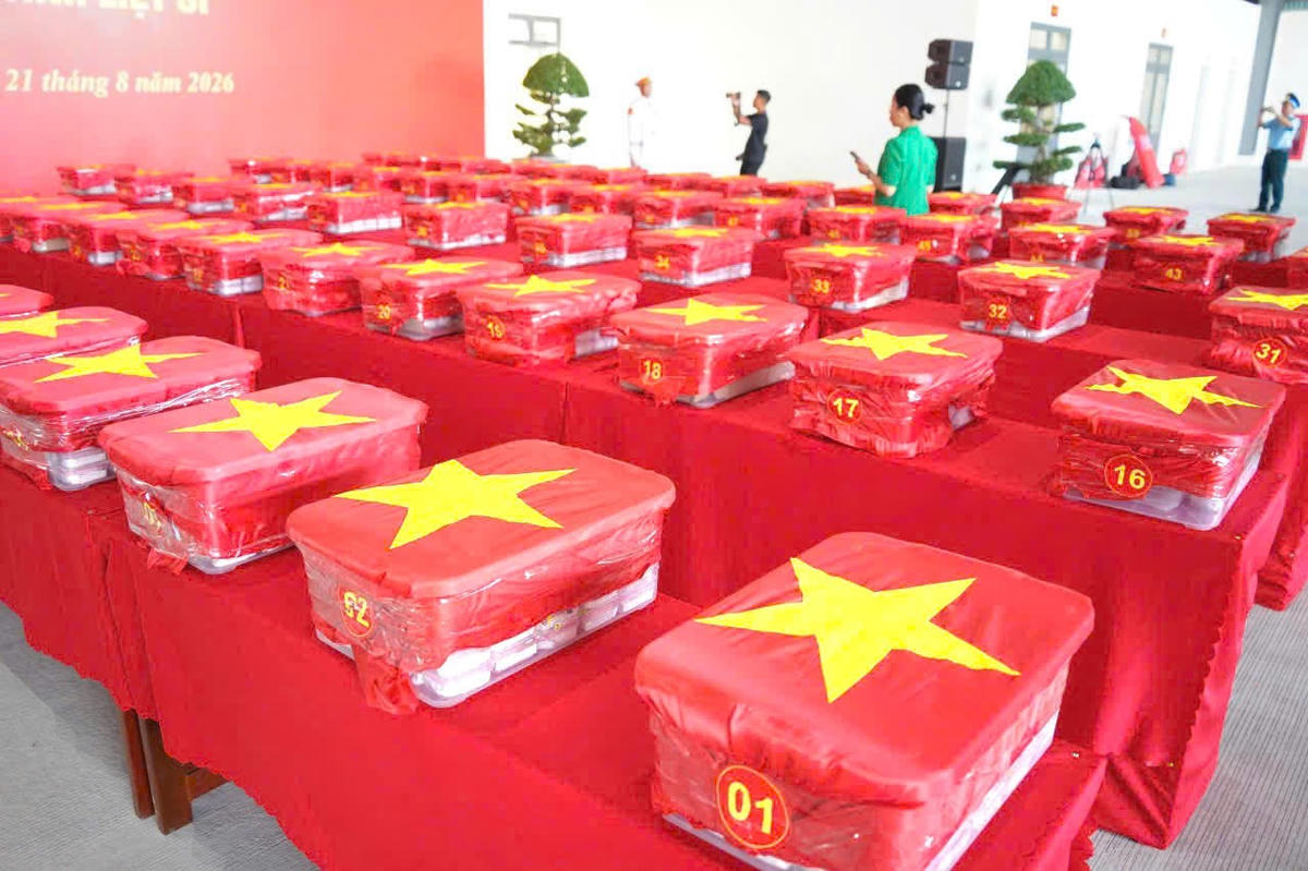 Xúc động lễ vận chuyển 7.104 mẫu hài cốt liệt sĩ từ TPHCM ra Hà Nội