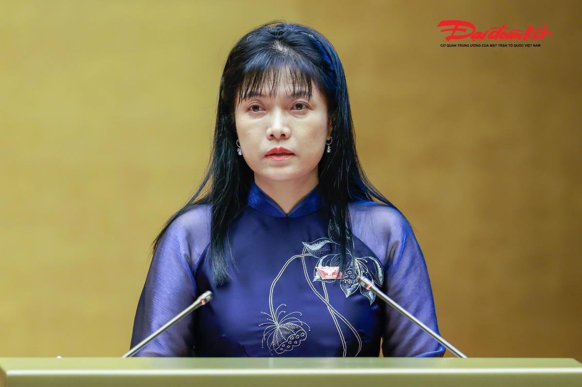 Phó Chủ nhiệm Ủy ban Công tác đại biểu Tạ Thị Yên công bố Nghị quyết của Ủy ban Thường vụ Quốc hội về việc thành lập Tổ chức Nghị sĩ hữu nghị Việt Nam của Quốc hội khoá XVI. Ảnh: Quang Vinh