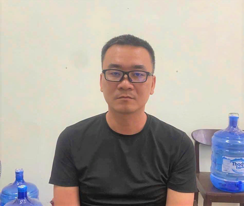 Đối tượng Trương Công Nhật Luân tại cơ quan điều tra. Ảnh: CA Đà Nẵng.
