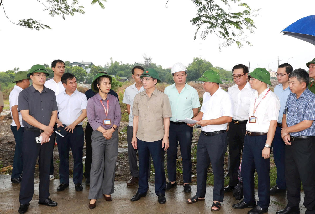 Phó Chủ tịch UBND TP chỉ đạo tháo gỡ mặt bằng, đền bù và bàn giao đất sạch trong tháng 10/2026.