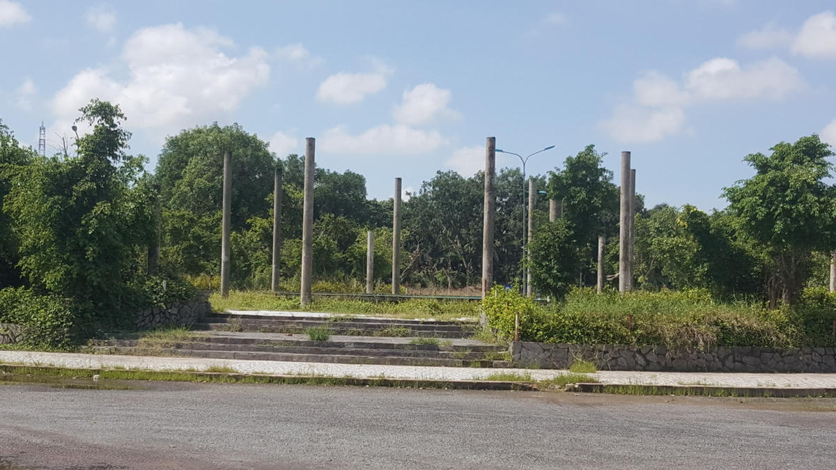 Bên trong công viên Trần Huỳnh trước khi thu hồi đất của Công ty Quốc Lâm để giao cho nhà đầu tư mới. Ảnh: Nguyên Du