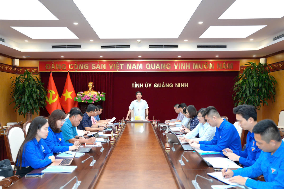 Quang cảnh cuộc họp.