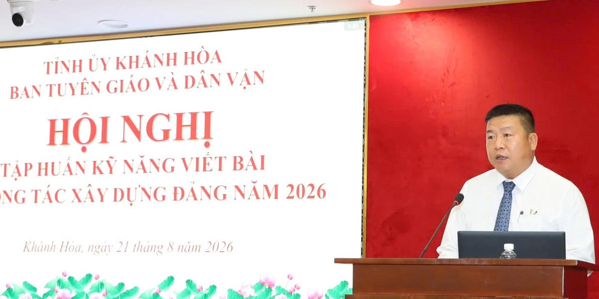 Ông Võ Hoàn Hải, Trưởng Ban Tuyên giáo và Dân  vận Tỉnh ủy Khánh Hòa phát biểu tại hội nghị.