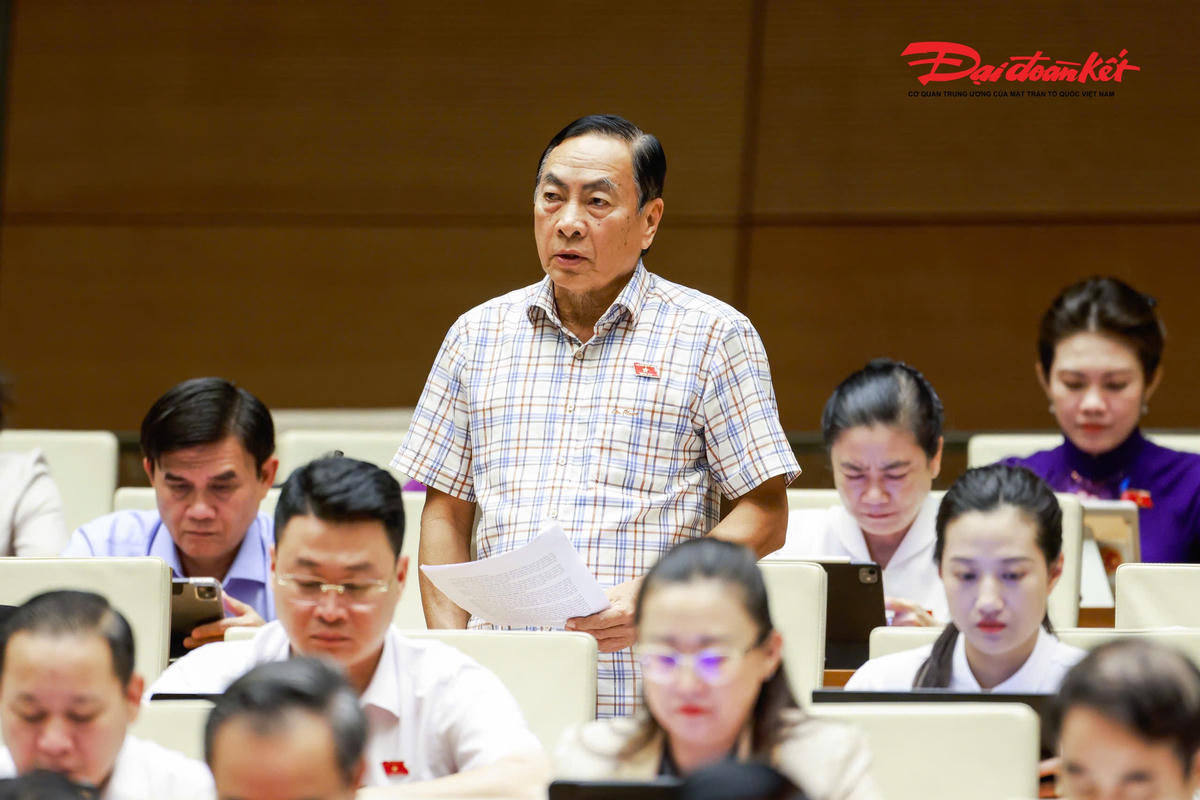 Đại biểu Phạm Văn Hòa, Đoàn Đồng Tháp phát biểu
