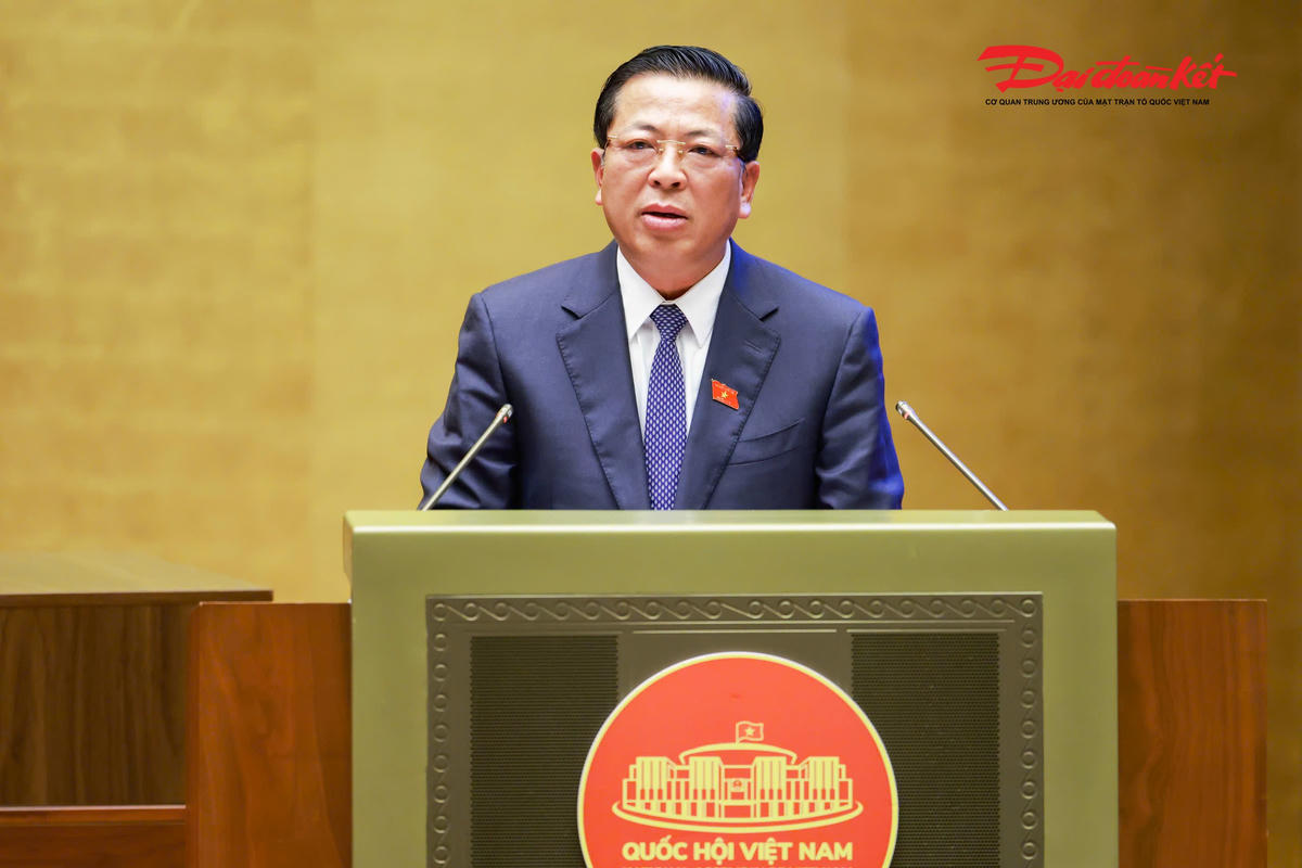 Bộ trưởng Bộ Xây dựng Trần Hồng Minh phát biểu tiếp thu, giải trình các ý kiến Đại biểu Quốc hội nêu