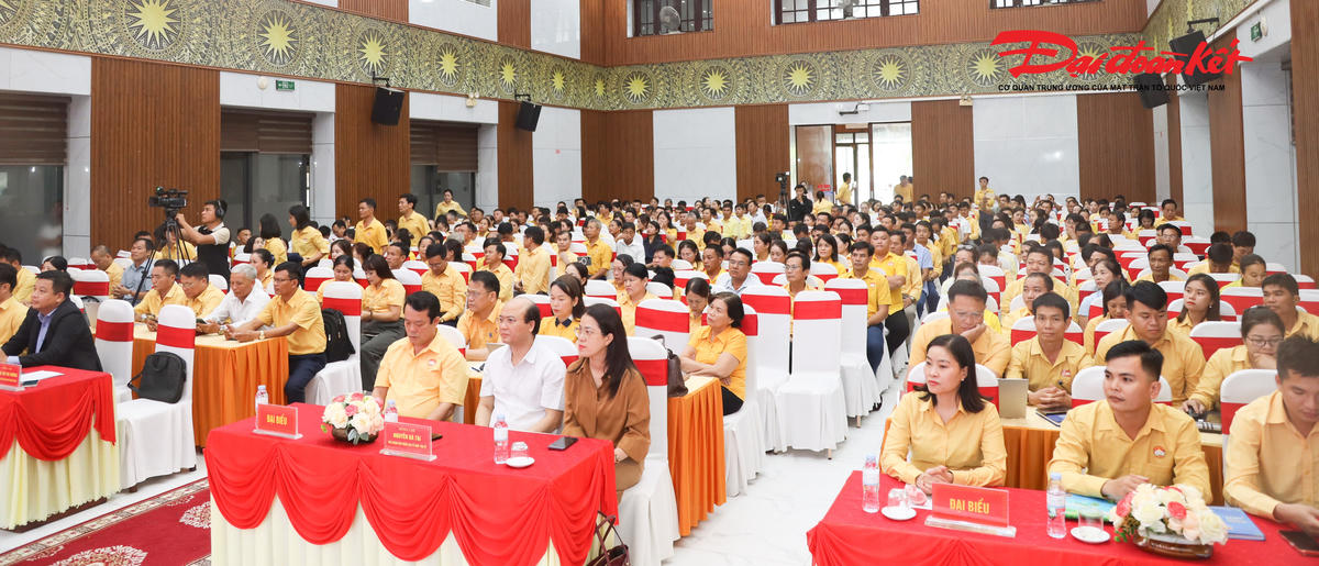 Lớp tập huấn có sự tham gia của gần 500 học viên là cán bộ mặt trận cơ sở. Ảnh: ĐB