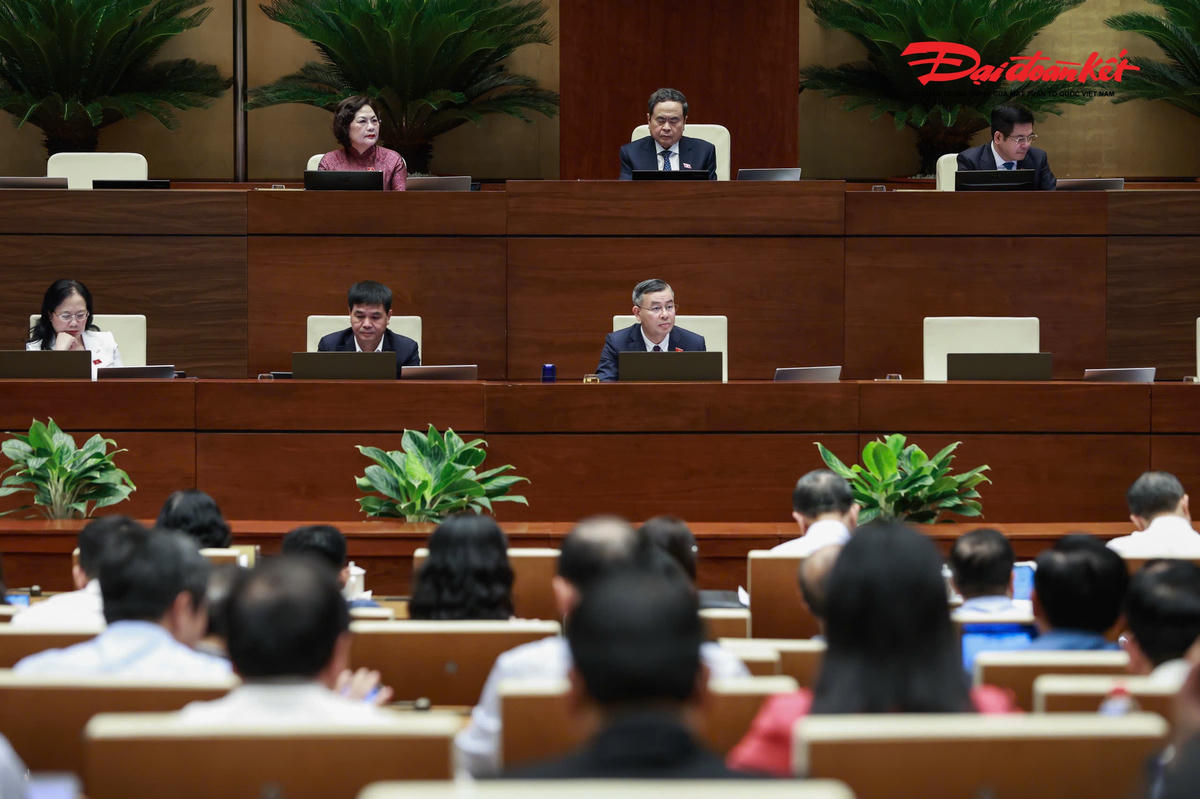Đoàn chủ tọa tại phiên họp