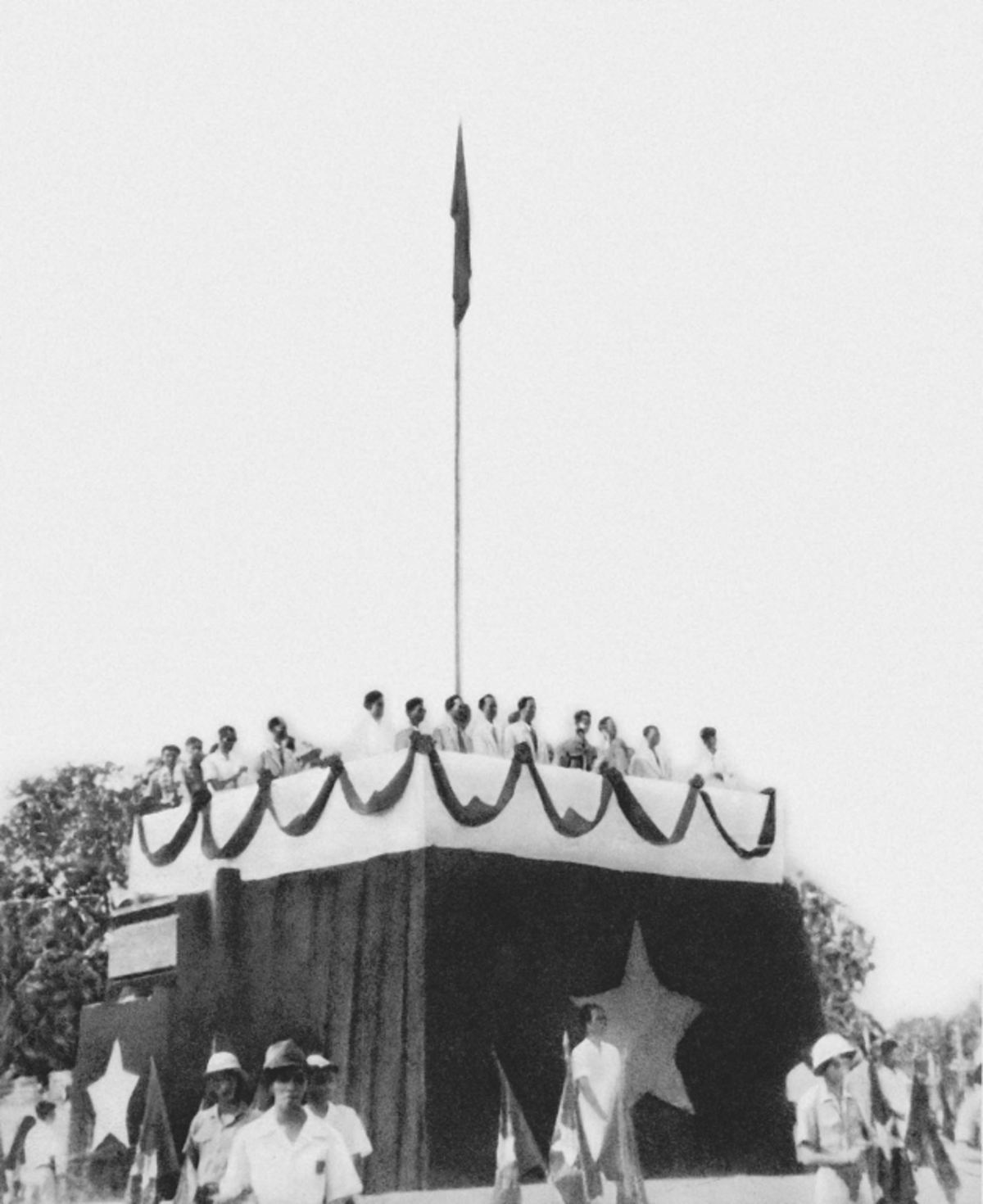 Ngày 2/9/1945, tại Quảng trường Ba Đình (Hà Nội), Chủ tịch Hồ Chí Minh thay mặt Chính phủ Cách mạng Lâm thời đọc Tuyên ngôn Độc lập. Ảnh: tư liệu lịch sử.