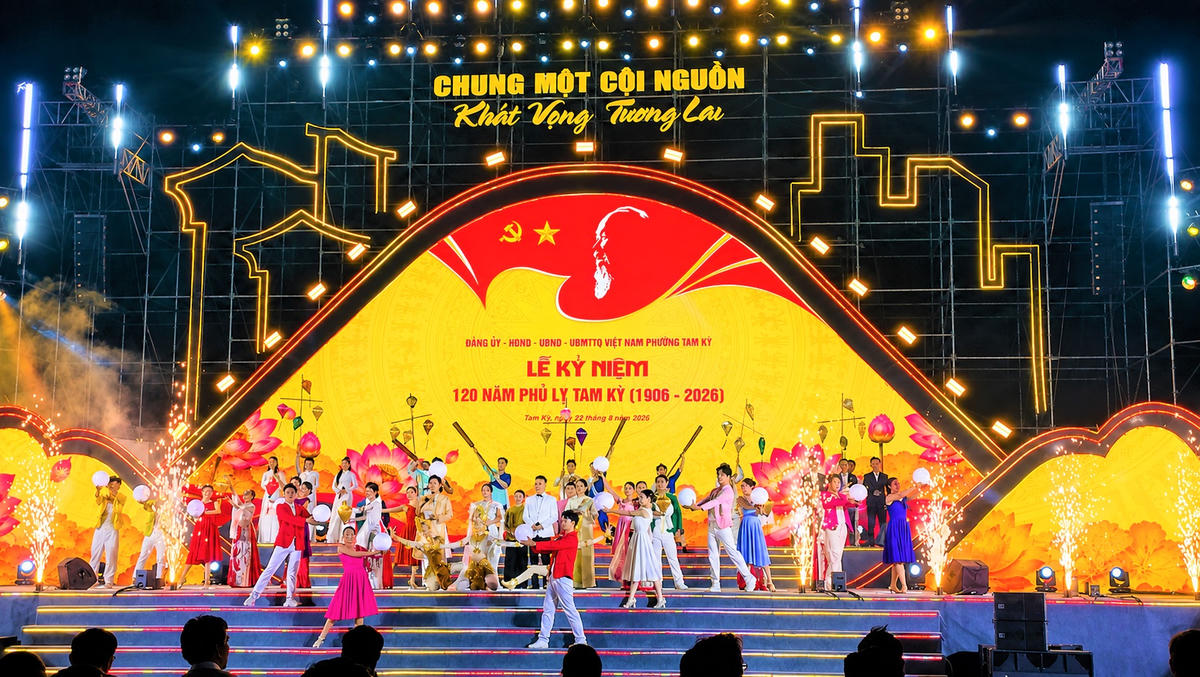 Một tiết mục văn nghệ tại lễ Kỷ niệm 120 năm Phủ lỵ Tam Kỳ. Ảnh: CĐ.