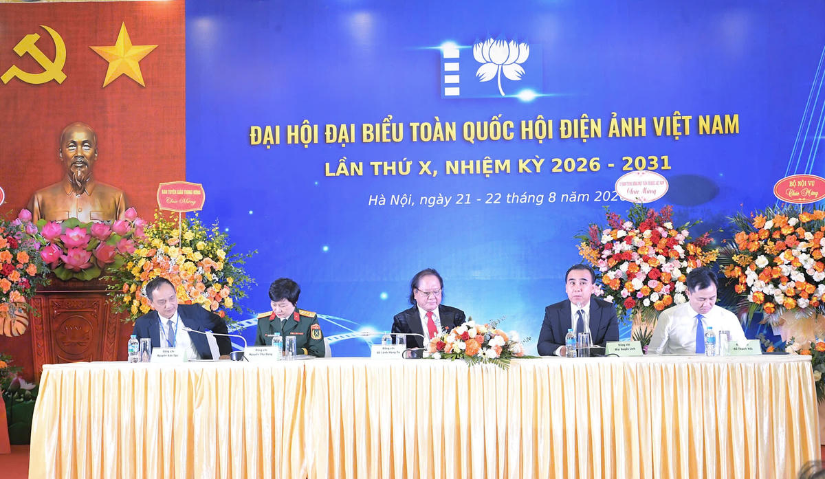 Đoàn Chủ tịch chủ trì Đại hội.