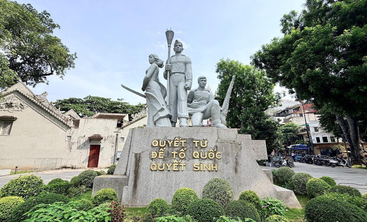 Ban Thường vụ Thành ủy cơ bản thống nhất chủ trương di chuyển Tượng đài “Quyết tử để Tổ quốc quyết sinh” ra ngoài khuôn viên di tích đền Bà Kiệu.