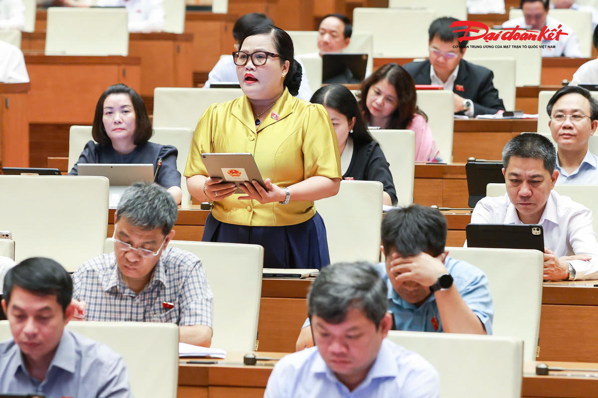 Đại biểu Nguyễn Thị Sửu, Đoàn TP Huế phát biểu