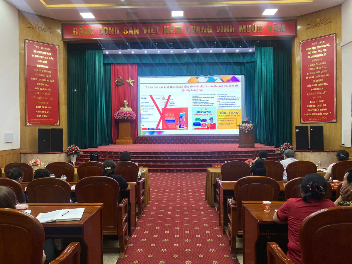 Phòng An ninh mạng và Phòng chống tội phạm sử dụng công nghệ cao tuyên truyền các phương thức lừa đảo cho nhân dân phường Tô Hiệu.